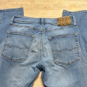 American Eagle men’s jeans 28x32 light wash flex